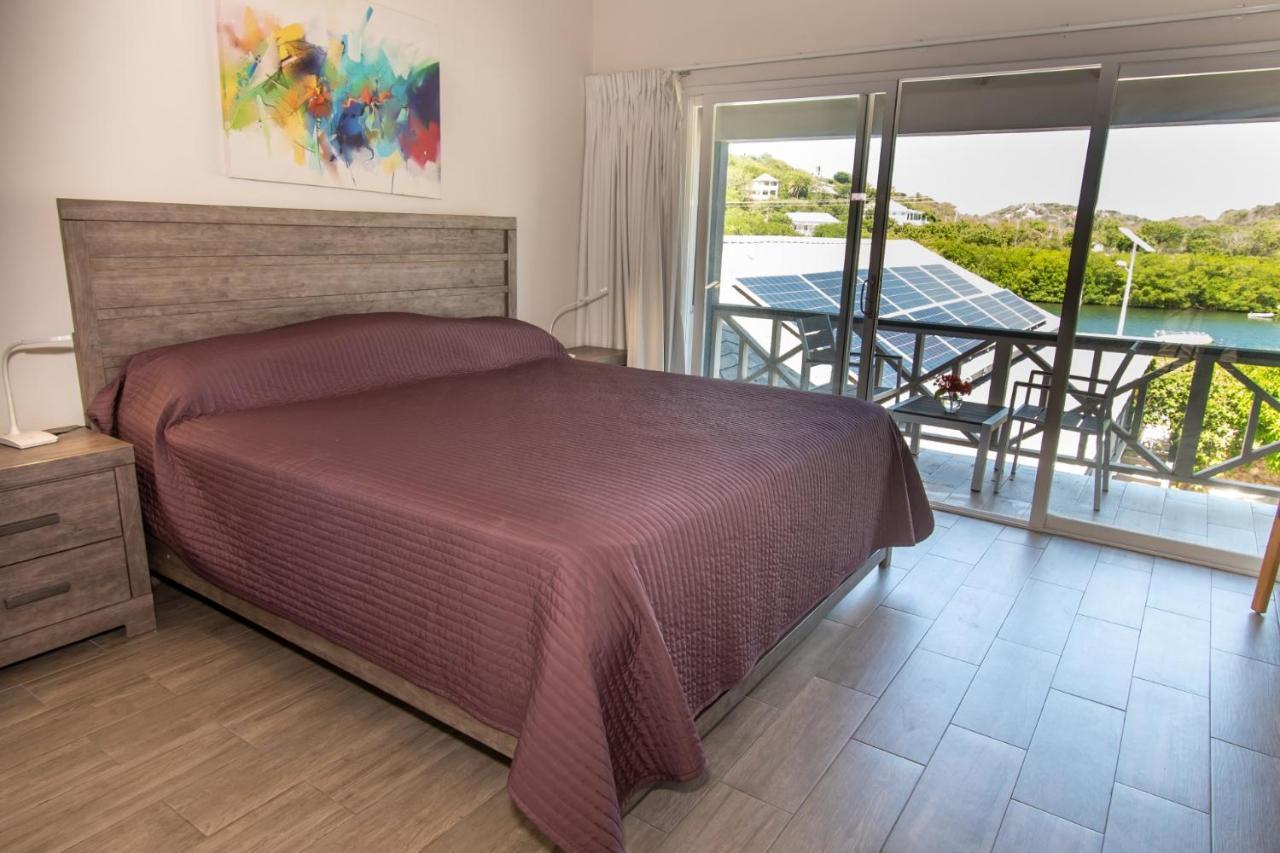 Hotel The Moxy English Harbour Exterior foto