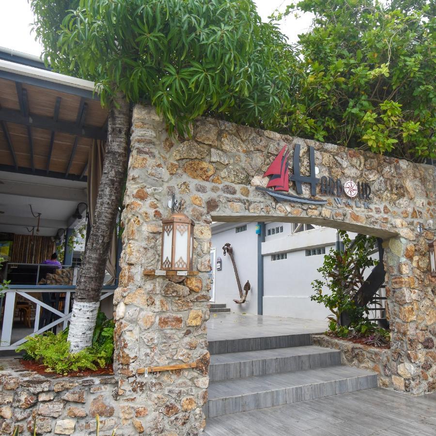 Hotel The Moxy English Harbour Exterior foto