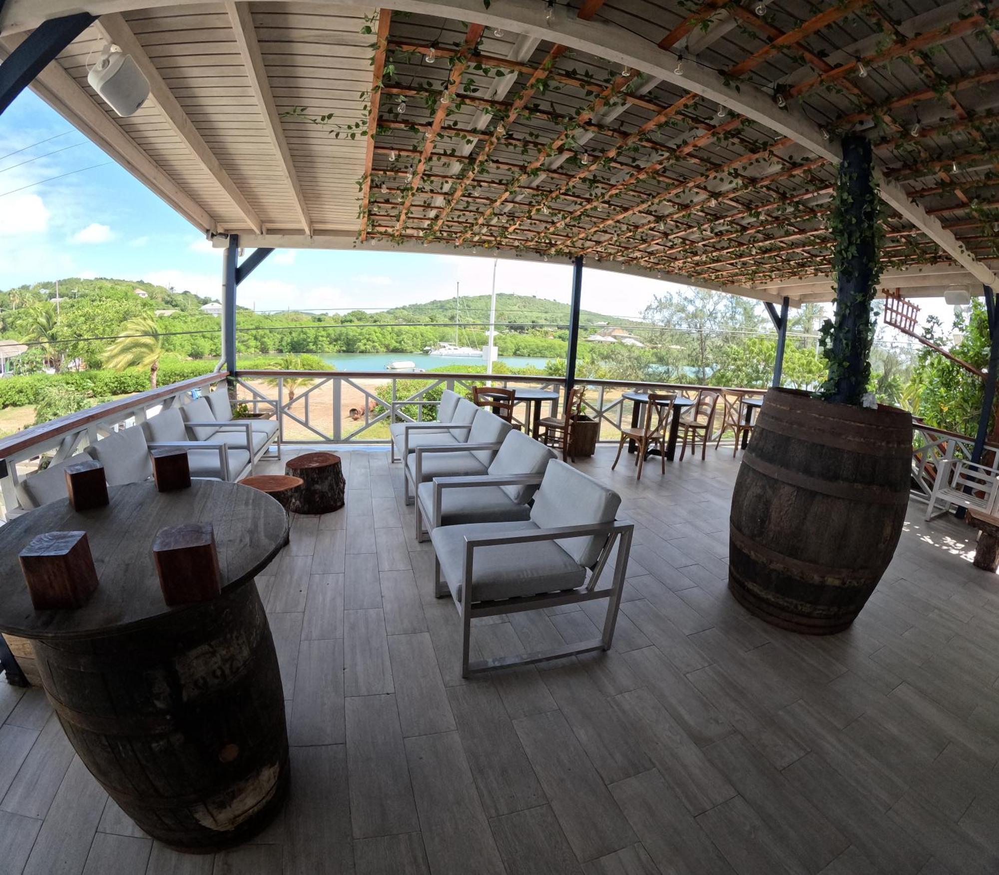 Hotel The Moxy English Harbour Exterior foto