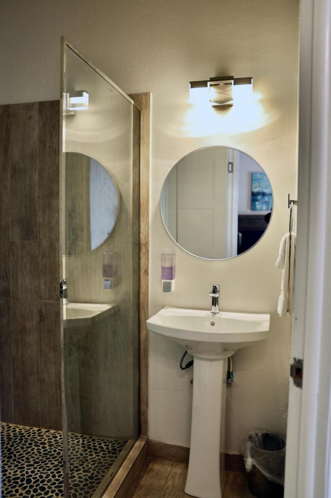 Hotel The Moxy English Harbour Exterior foto